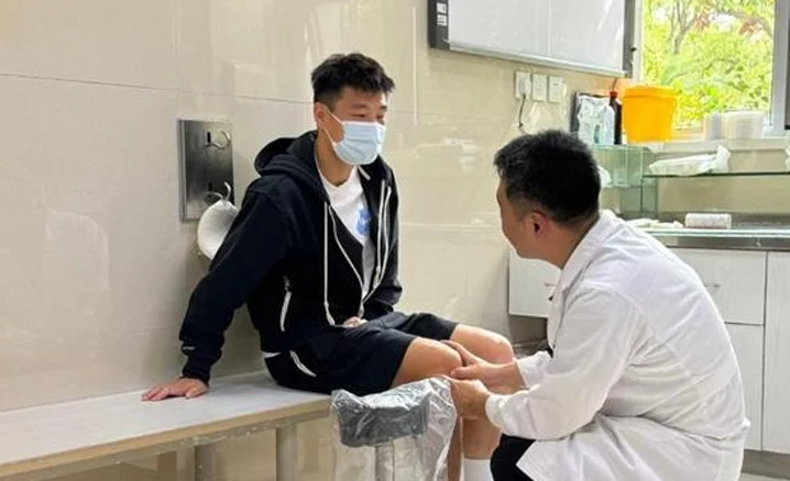 相比之下